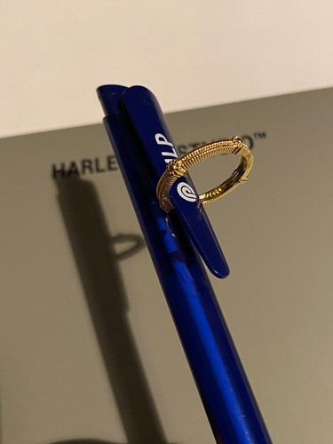Goldfarbener ring mit - goldfarbener,